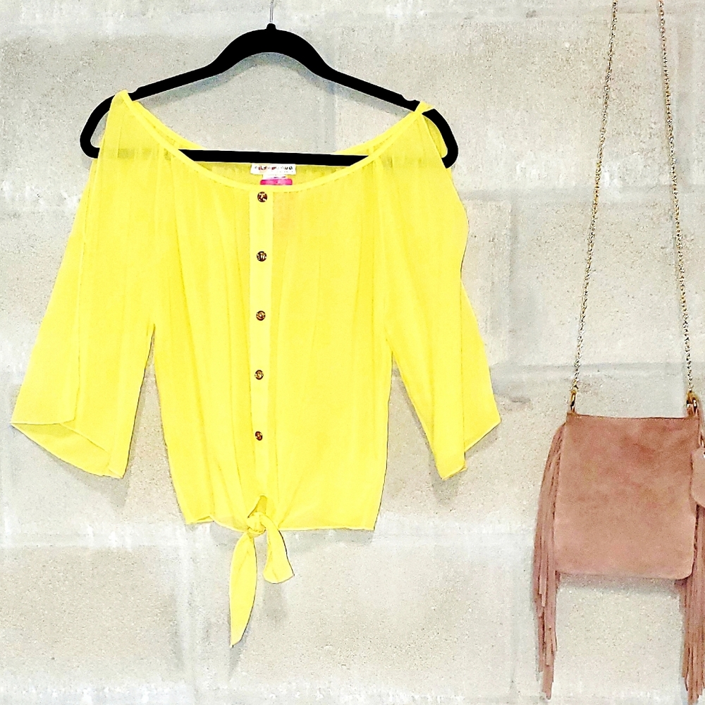 A'GACI • Cold shoulder split sleeve tie up top - Picture 2 of 3